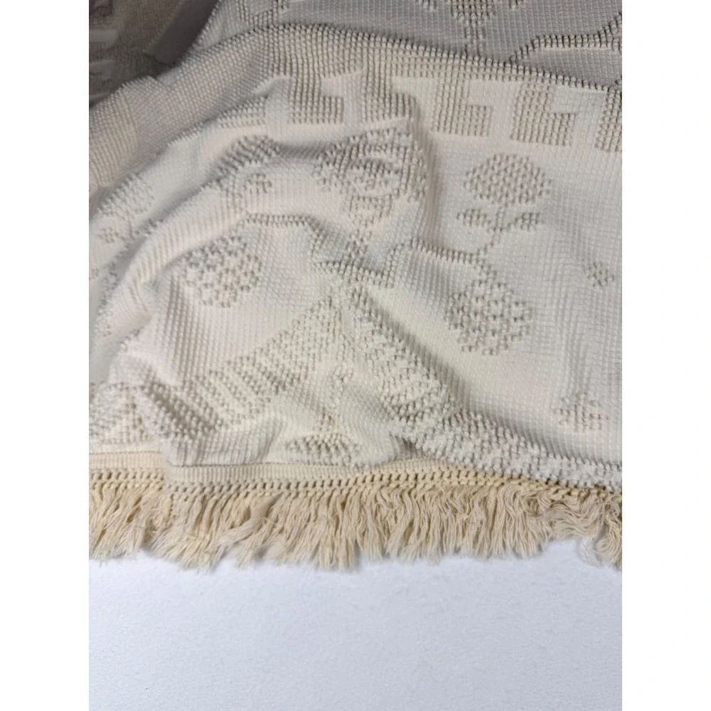 Bates George Washingtons Choice Bedspread Cream Cotton Hobnail Fringe Vintage